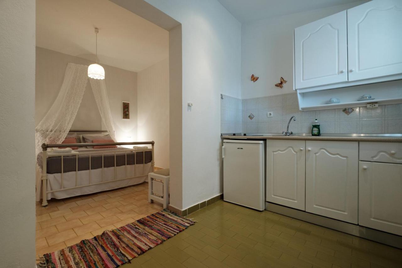 باليوكاستريتسا Eftyxia Apartments المظهر الخارجي الصورة